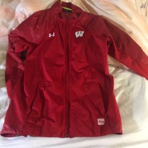 Wisconsin Badgers zip up